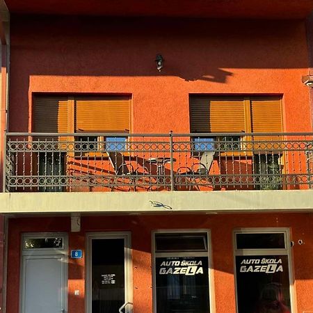 Apartmani Bulevar Цетине Екстериор снимка