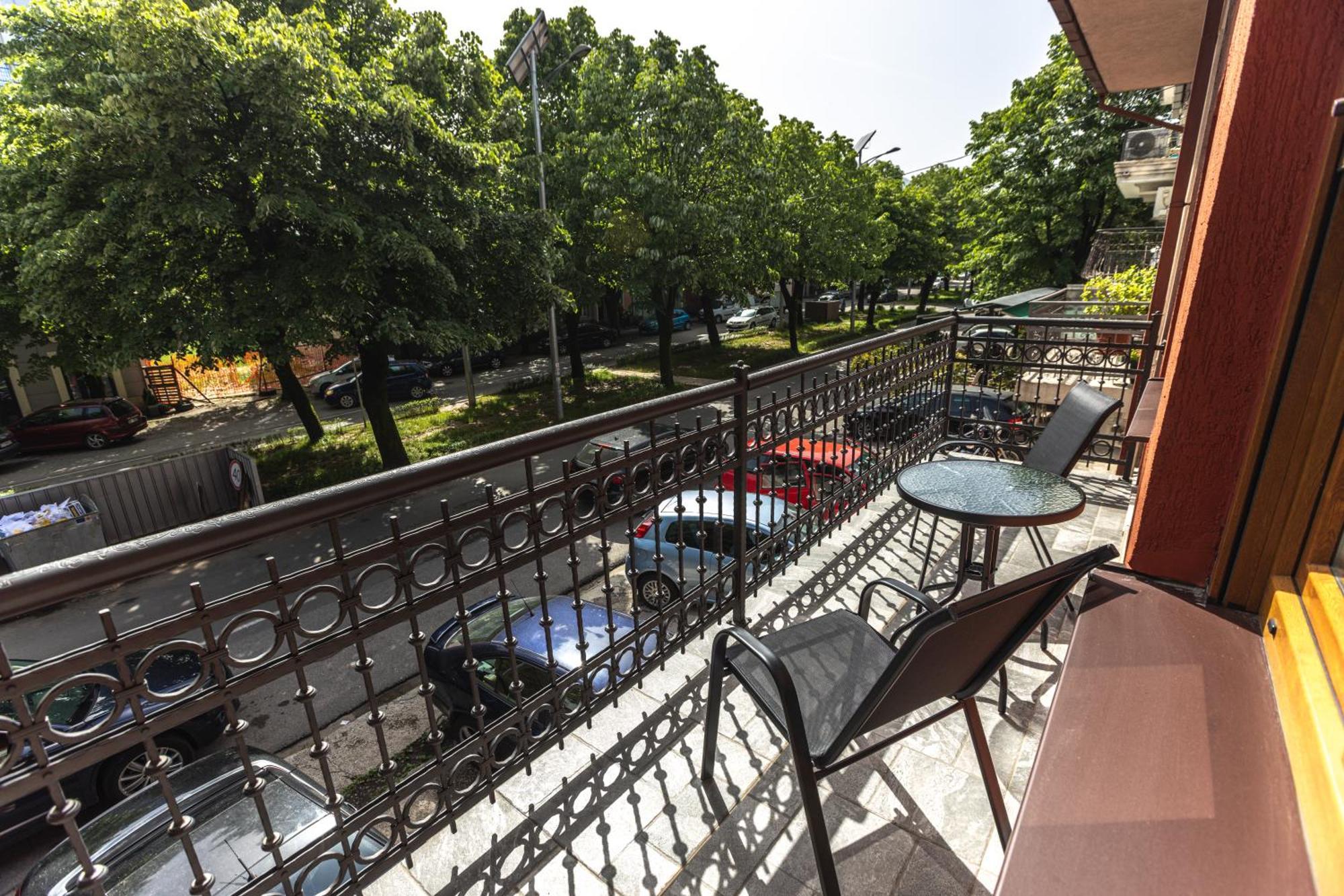 Apartmani Bulevar Цетине Екстериор снимка