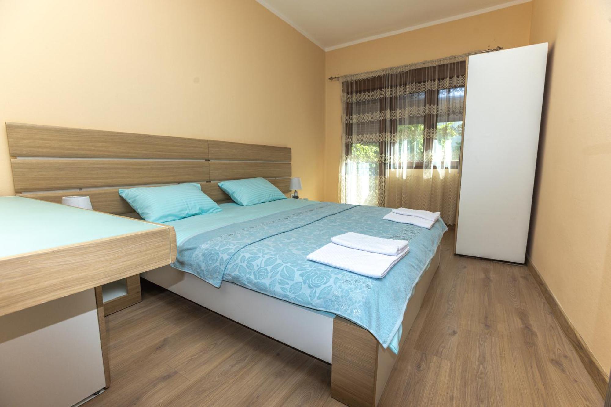 Apartmani Bulevar Цетине Екстериор снимка