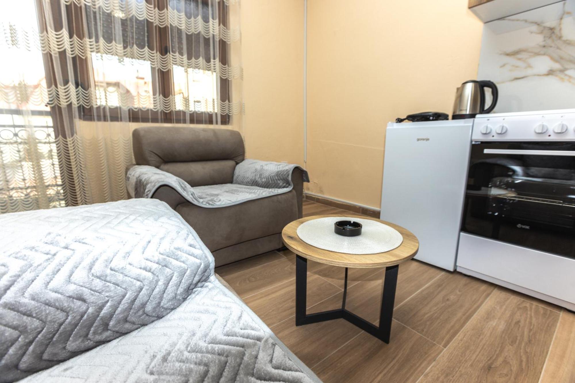 Apartmani Bulevar Цетине Екстериор снимка