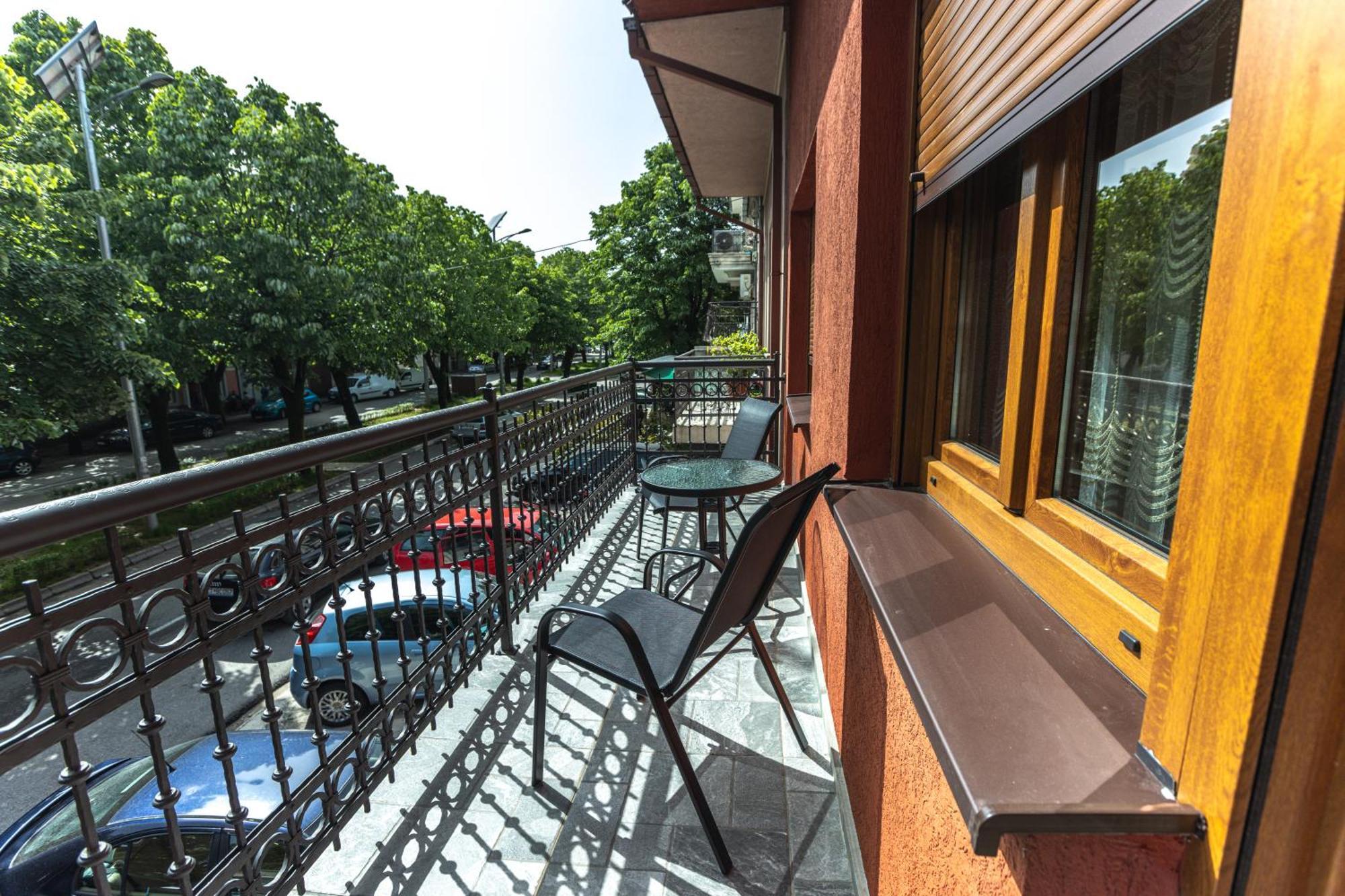 Apartmani Bulevar Цетине Екстериор снимка